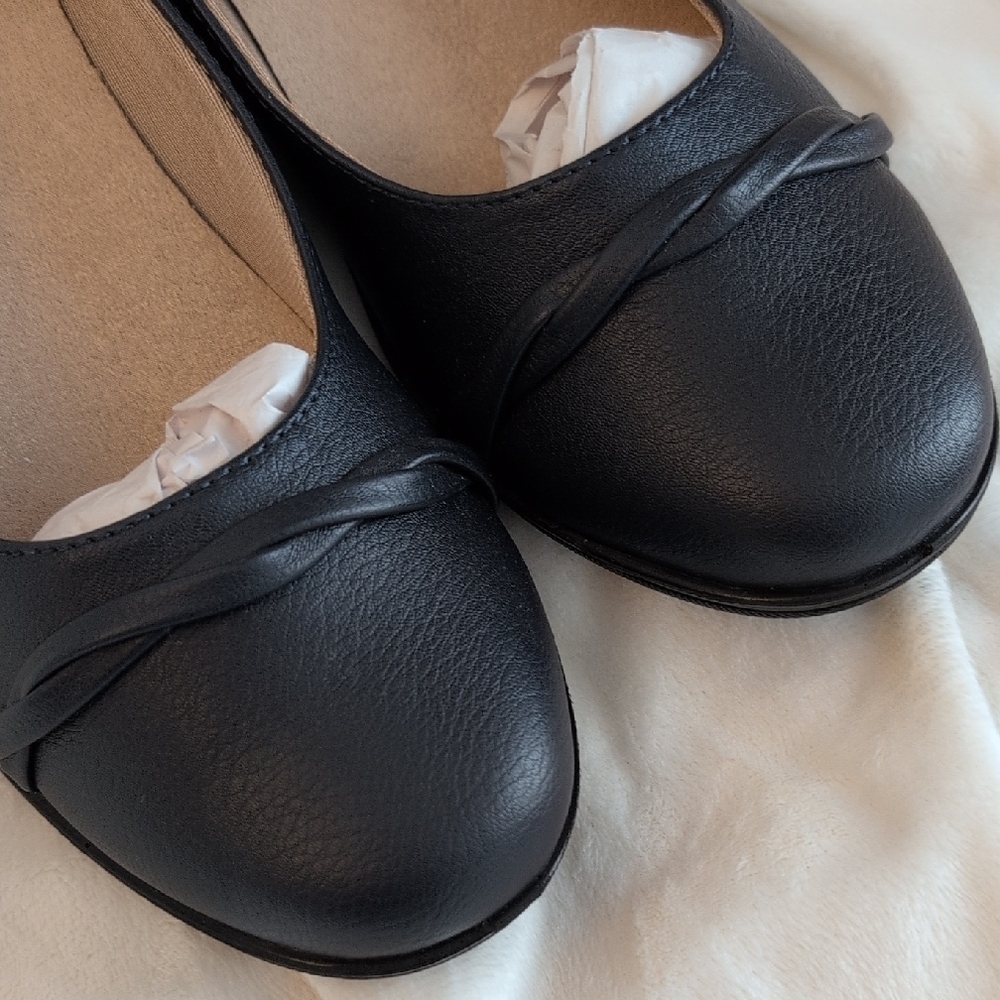 Life Stride Black Women's Slip-On Knot Ballet Flats - Picture 5 of 5